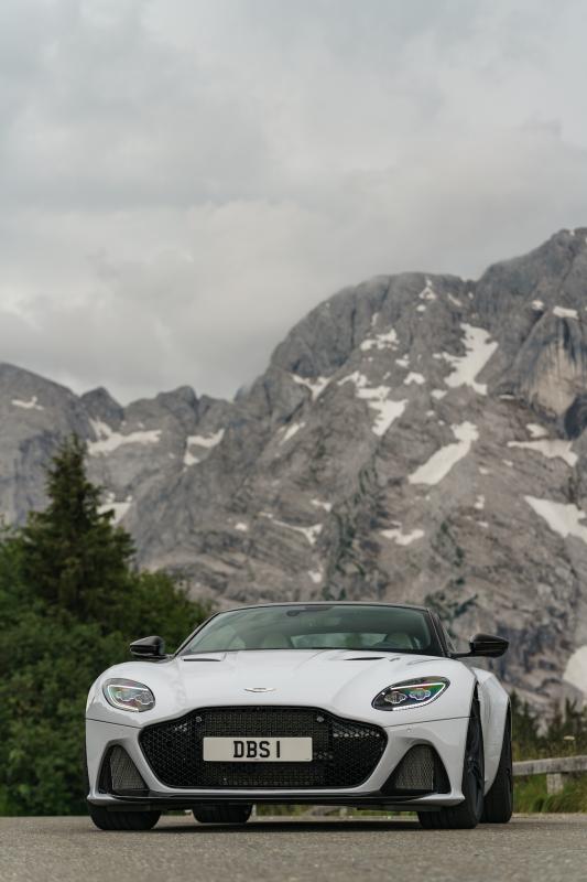  - Aston Martin DBS Superleggera | les photos de la version White Stone